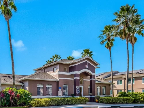 Douglas Pointe Apartments clubhouse exterior