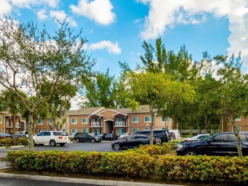 Douglas Pointe Apartments building exterior