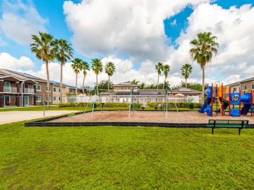 Douglas Pointe Apartments courtyard